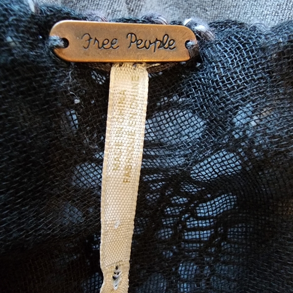 Free People Sleeveless Lined Crochet Knit Top with Sequined Front Panel Sz Small - Picture 6 of 6